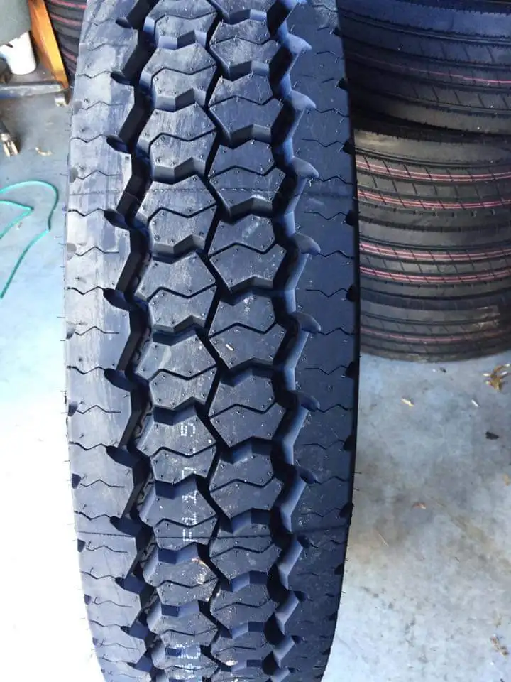 Thailand Truck Tire 11r22.5 295/75r22.5 11r24.5 295 75 R 22.5 Tire