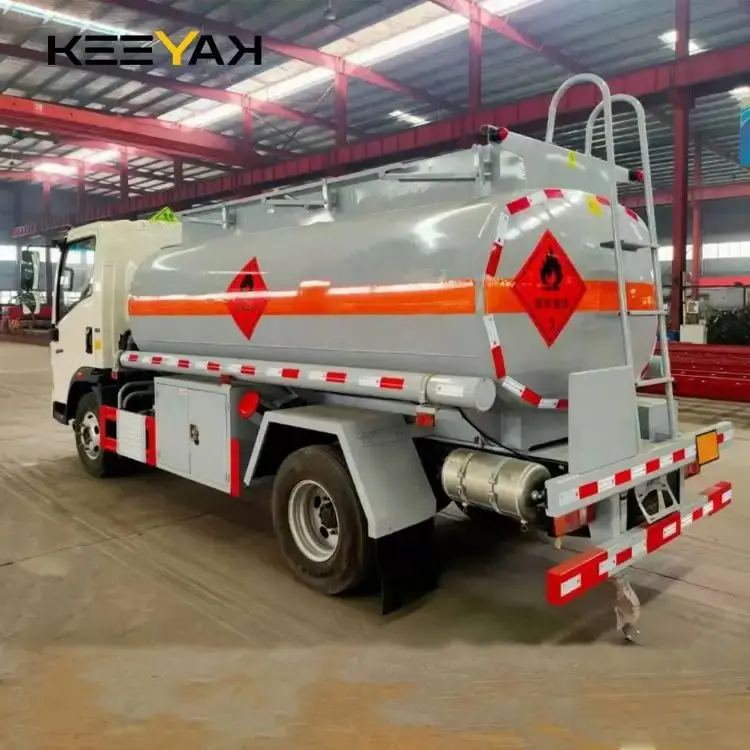 Howo Tanker Truck 4x2 6x4 8x4 250hp Manual Oil Tanker Truck 5 Ton 8000