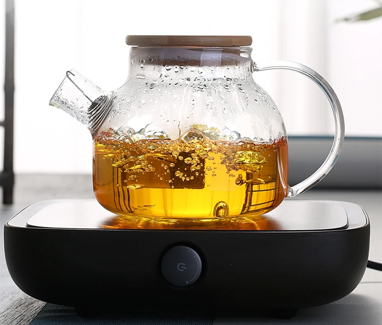 Чайник от накипи лимонной кислотой электрочайник. Накипь в чайнике. Лимонная кислота от накипи в чайнике. Накипь в железном чайнике. Электрический чайник со свистком.