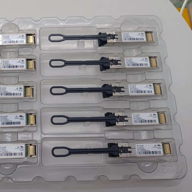 57-1000333-01 (оптический приемопередатчик) 32 Гбит/с SWL SFP + 100 м XBR-000212 оптический