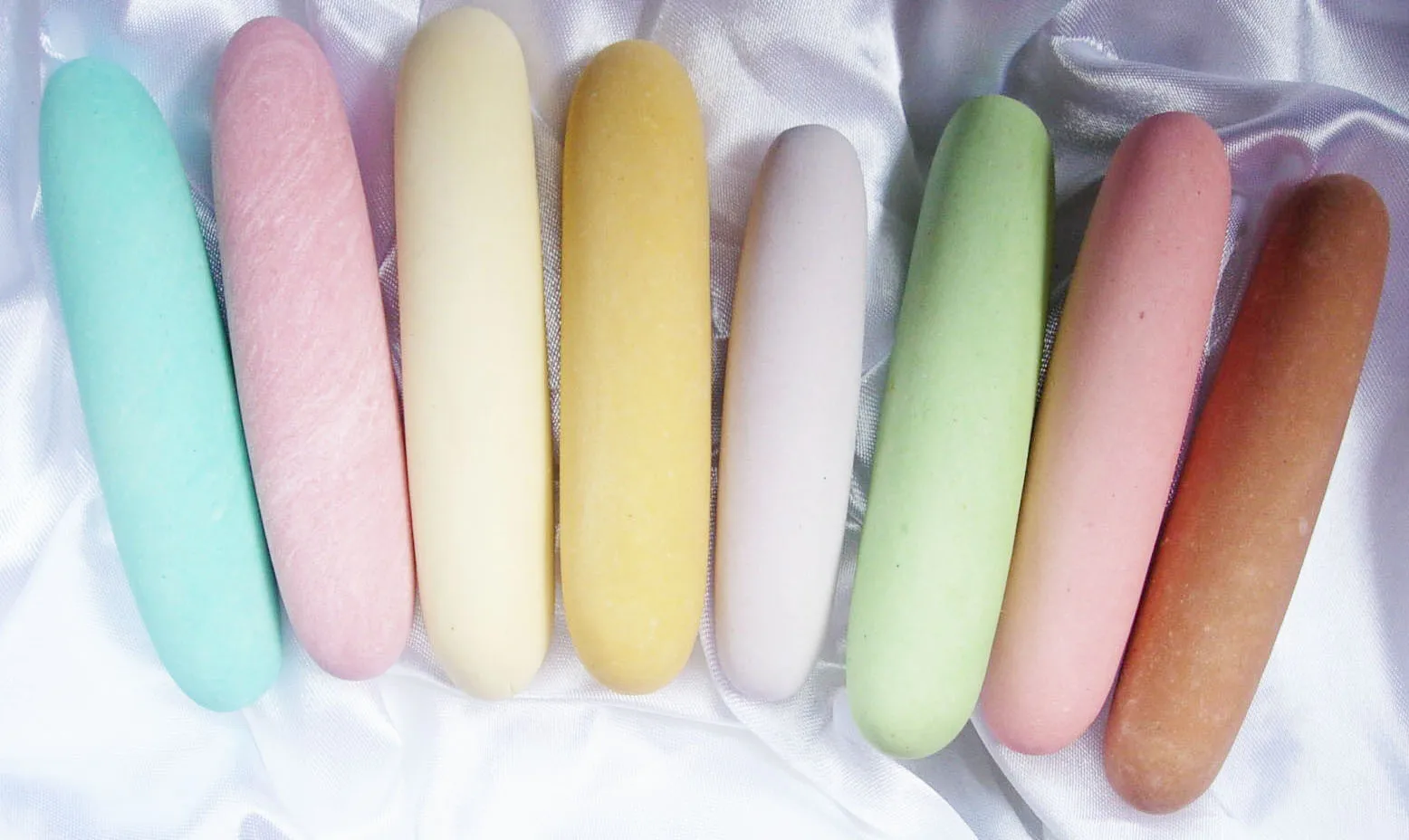 Ikki yovvoyi rus qizi bir yigitni parkda jinsiy aloqa qilishga undaydi. Onlayn porno cumshot