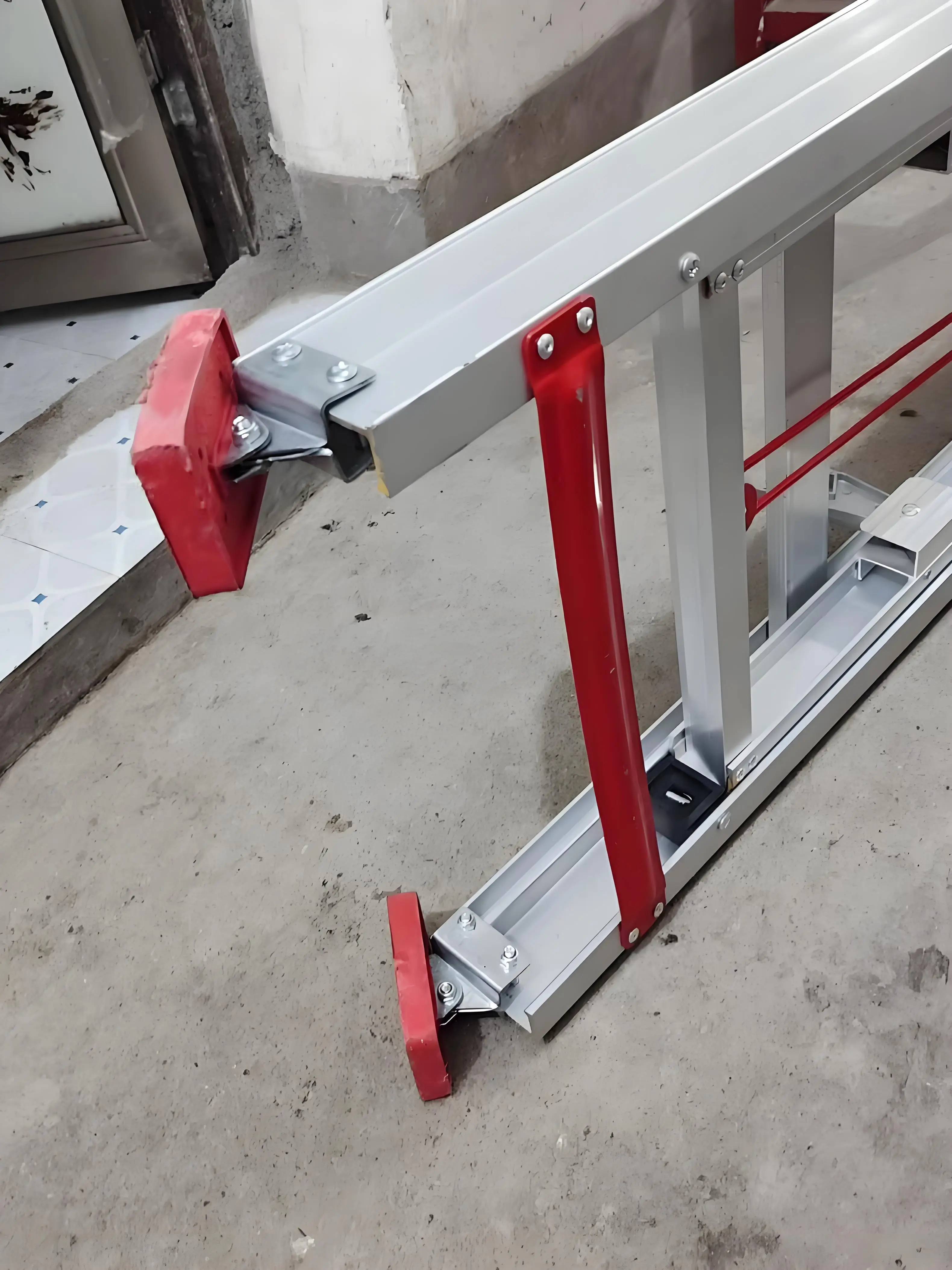EN131 Compliant 3-Section Step Aluminium Extension Ladder