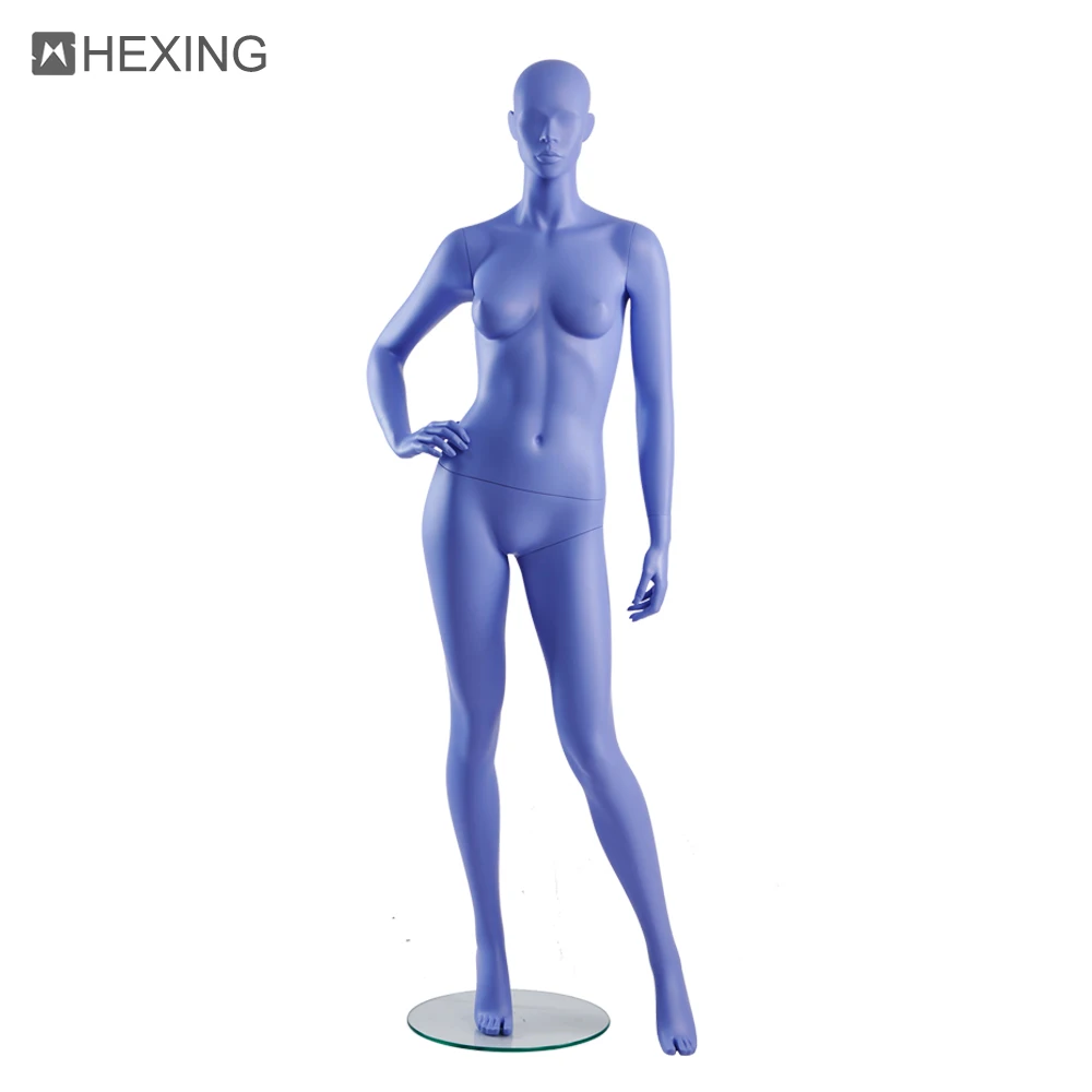 Модный реалистичный женский манекен в натуральную