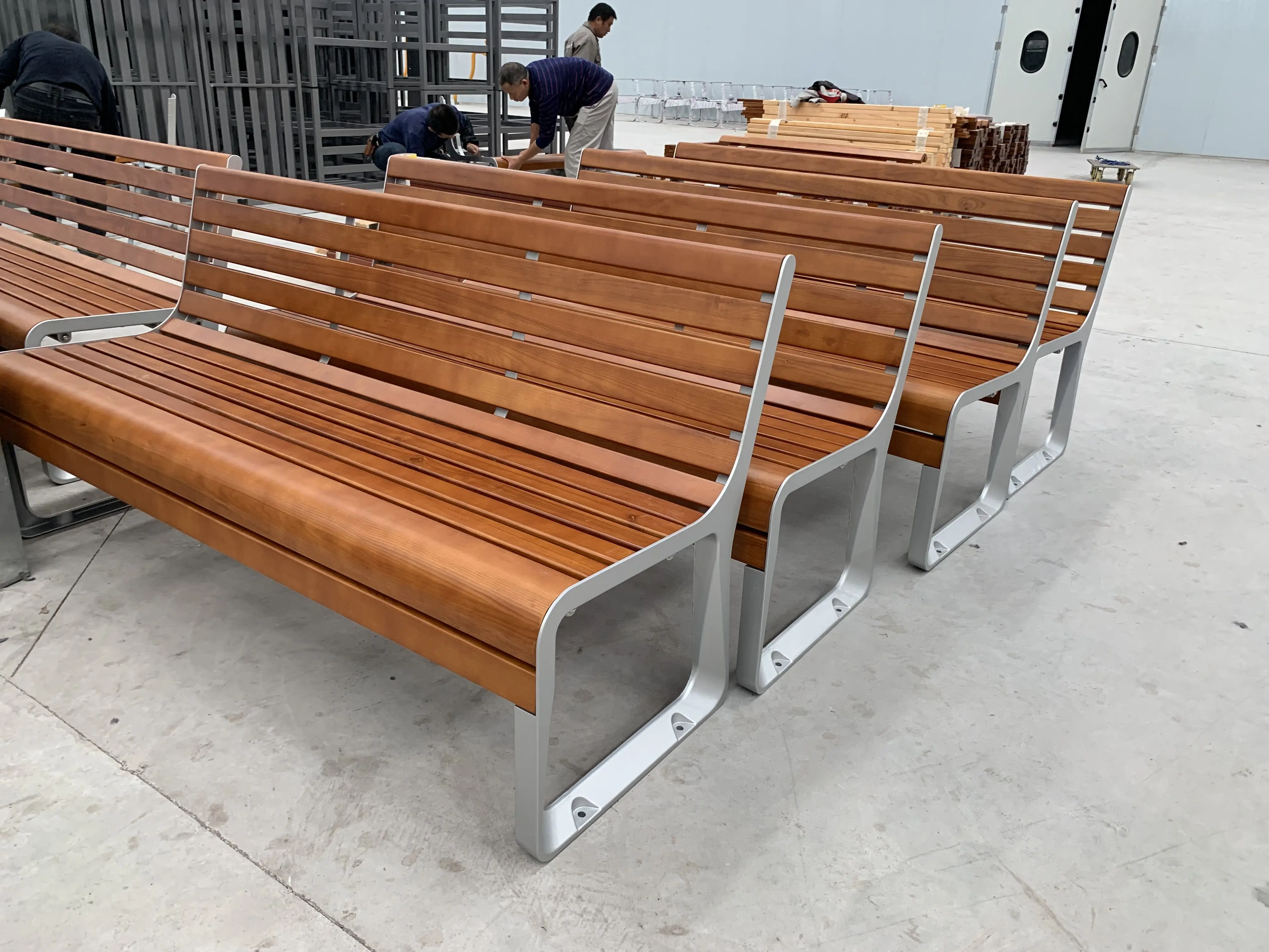 Garden Furniture Patio Public Street Bench Chair Cast Aluminum Leg with  Hard Wood Bench Seat, image size:4032x3024