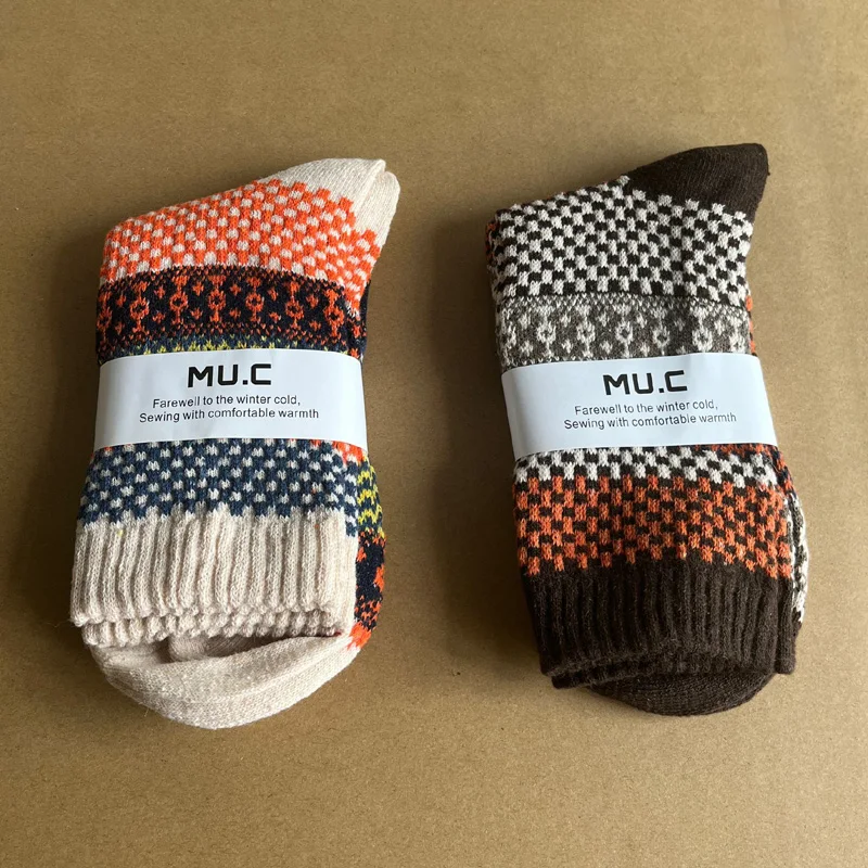 Venta al por mayor colores calcetines bordados logotipo