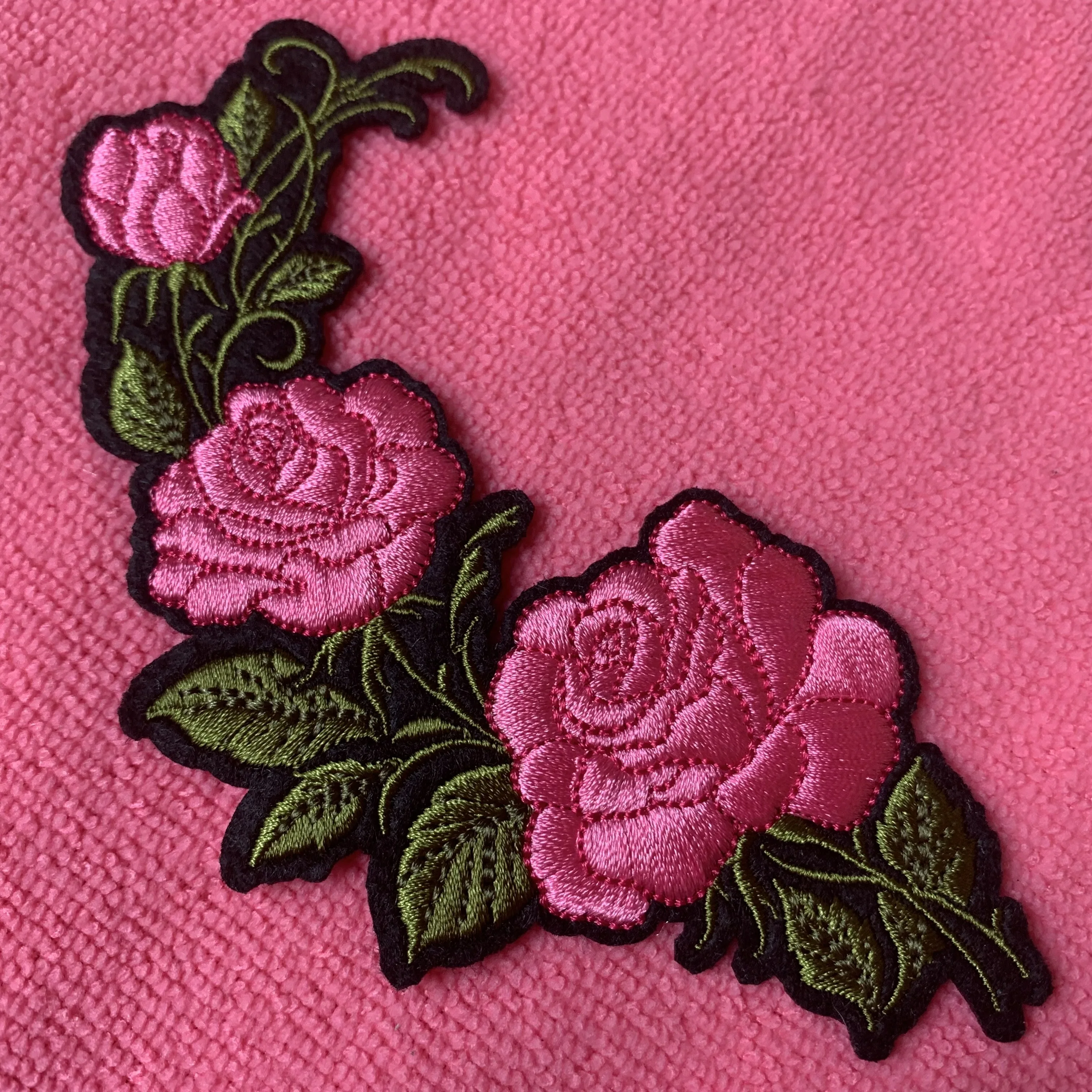 バラのロゴ刺繍アップリケパッチ素敵なデザイン刺繍花の