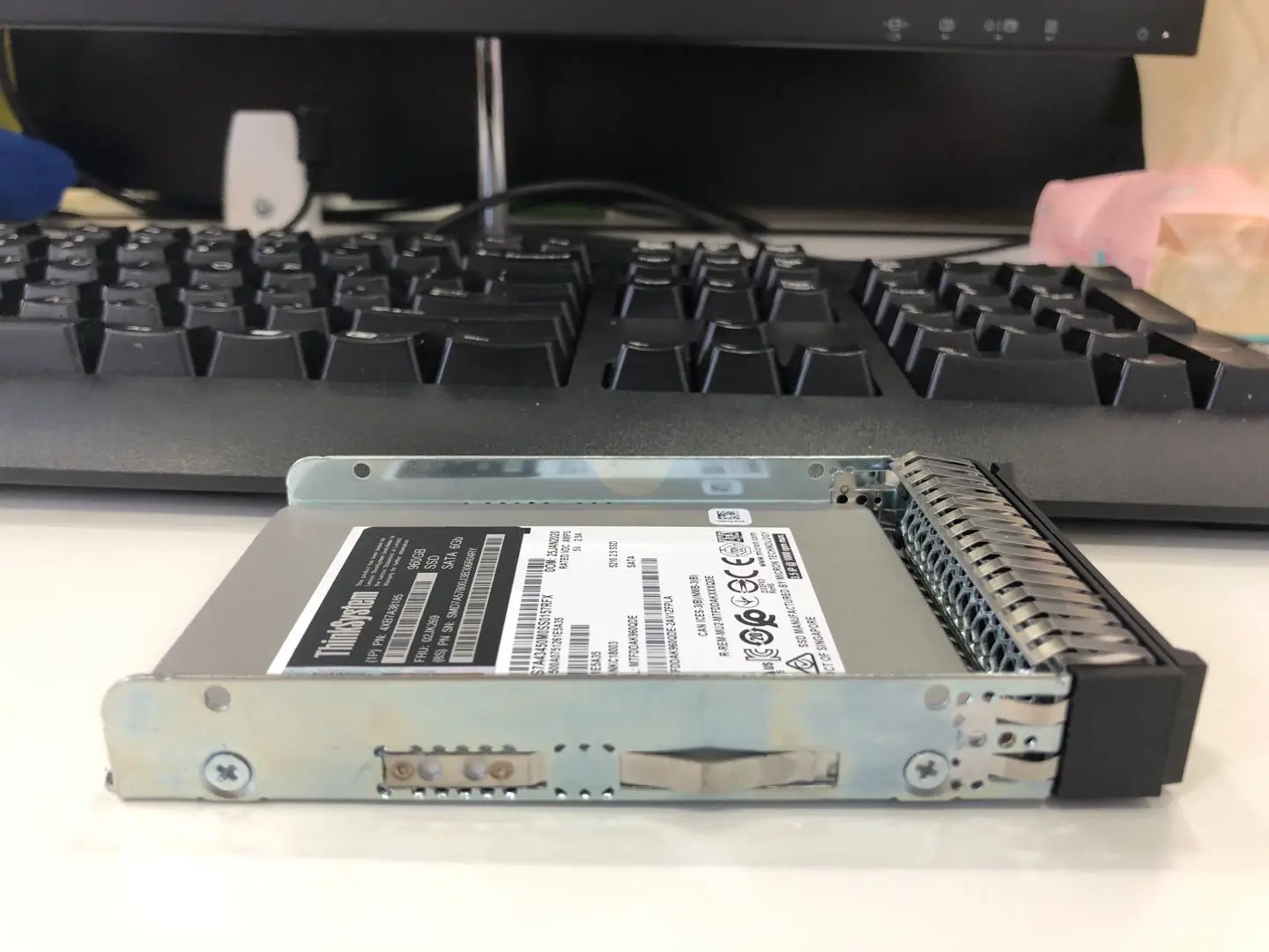 Lenovo 02JG561 ThinkSystem S4520 3,84TB Leia intensiva SATA 6GB 2.5in HS SSD - 7XB7A17104