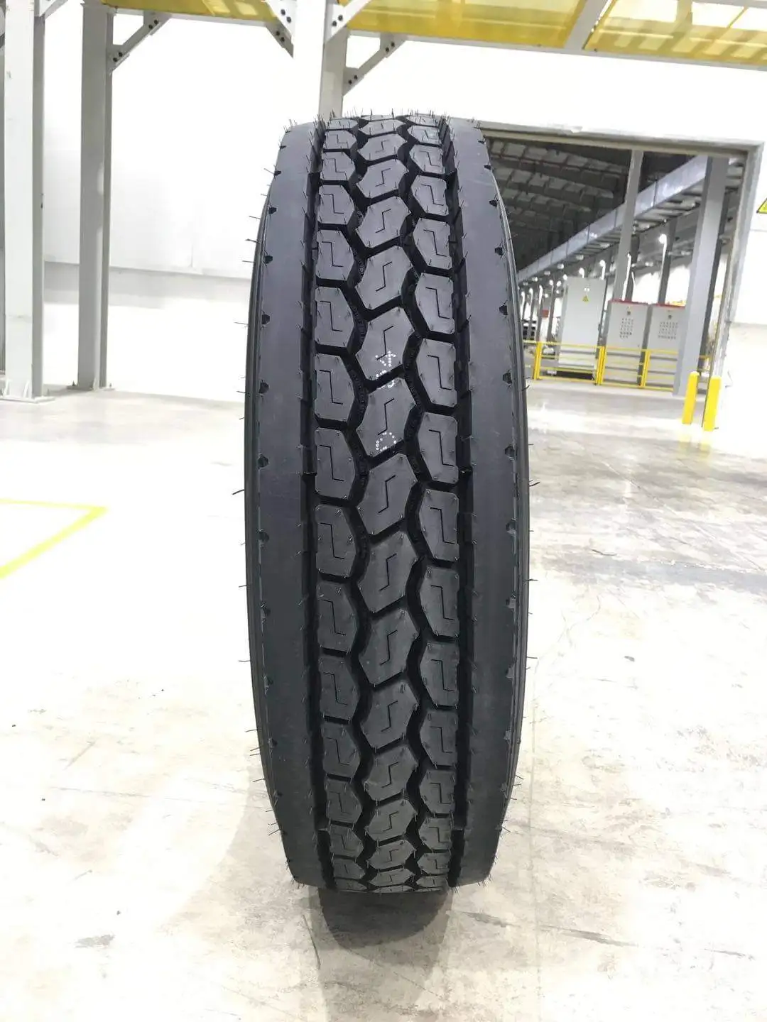 Thailand Truck Tire 11r22.5 295/75r22.5 11r24.5 295 75 R 22.5 Tire