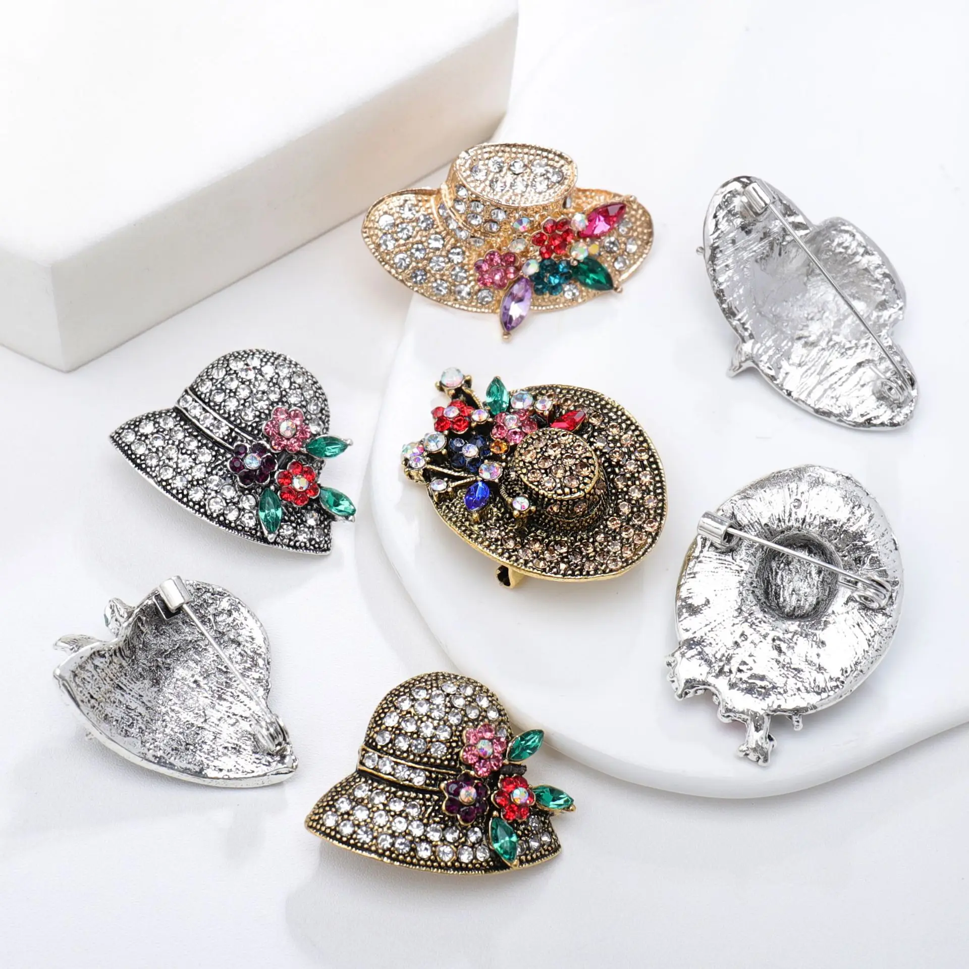 Spilla Vintage Con Piume E Perle Artificiali – Bianca, 8,5x15,5 Cm, Per Cappello O Abito