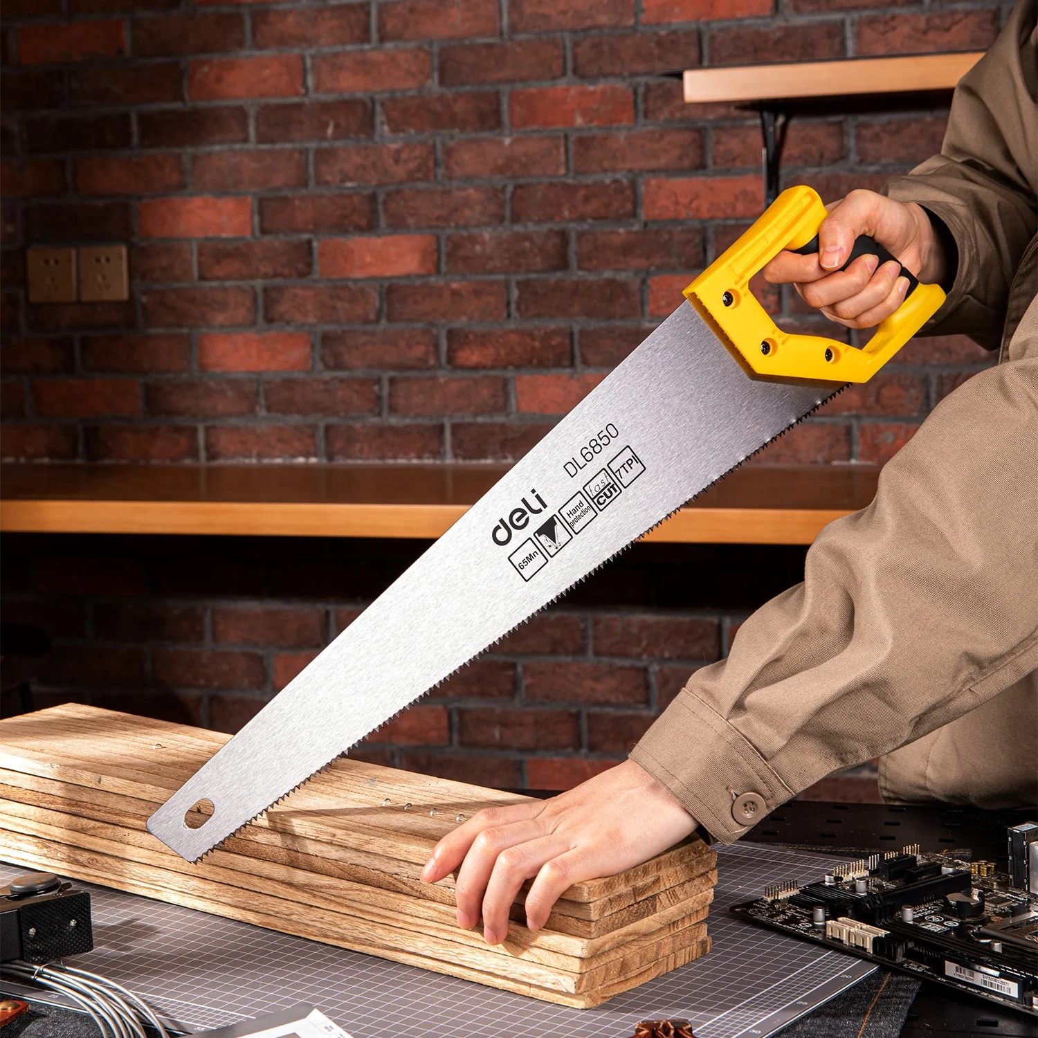 Universal Wooden Garden Hand Saw 