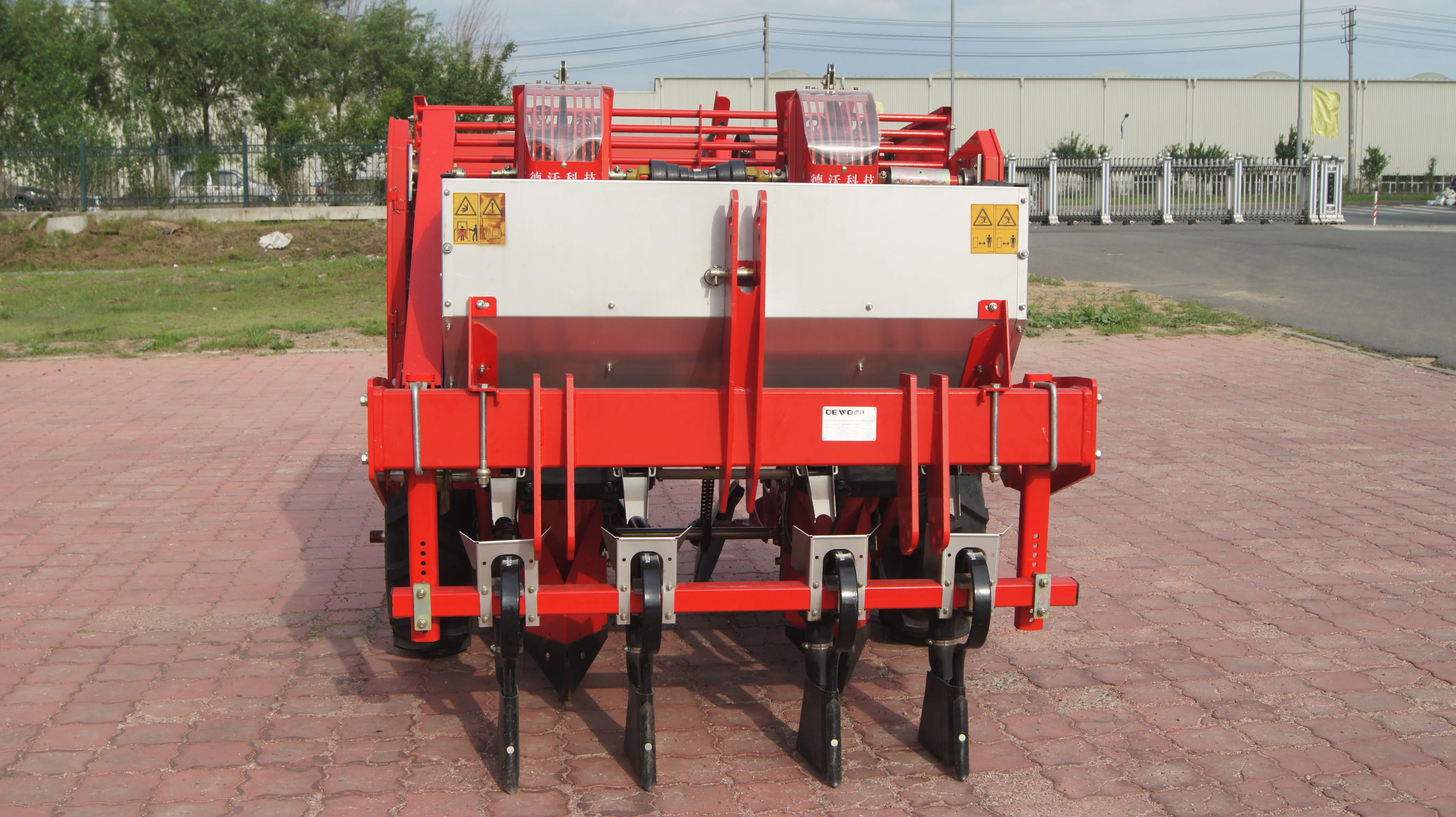 2CMZ-2 Tractor Mounted 2 Row Potato Planter Machine 3 Point Linkage Double Row Potato Planter with Fertilizer