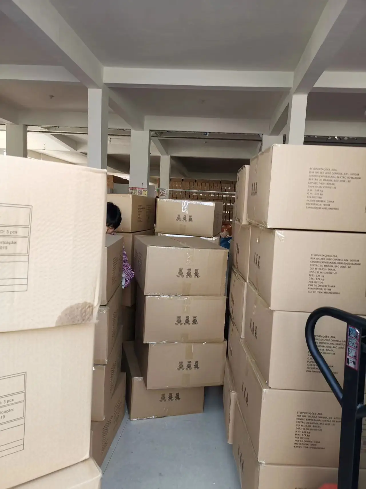 Stock Spot Low Price Mini Claw Machine Portable Toys Plush Custom Plush