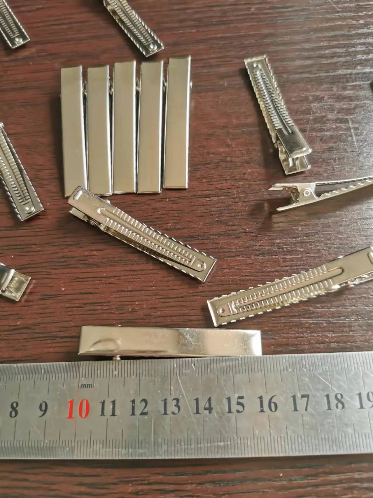 Оптовая продажа плоские металлические Пружинные зажимы для волос 60