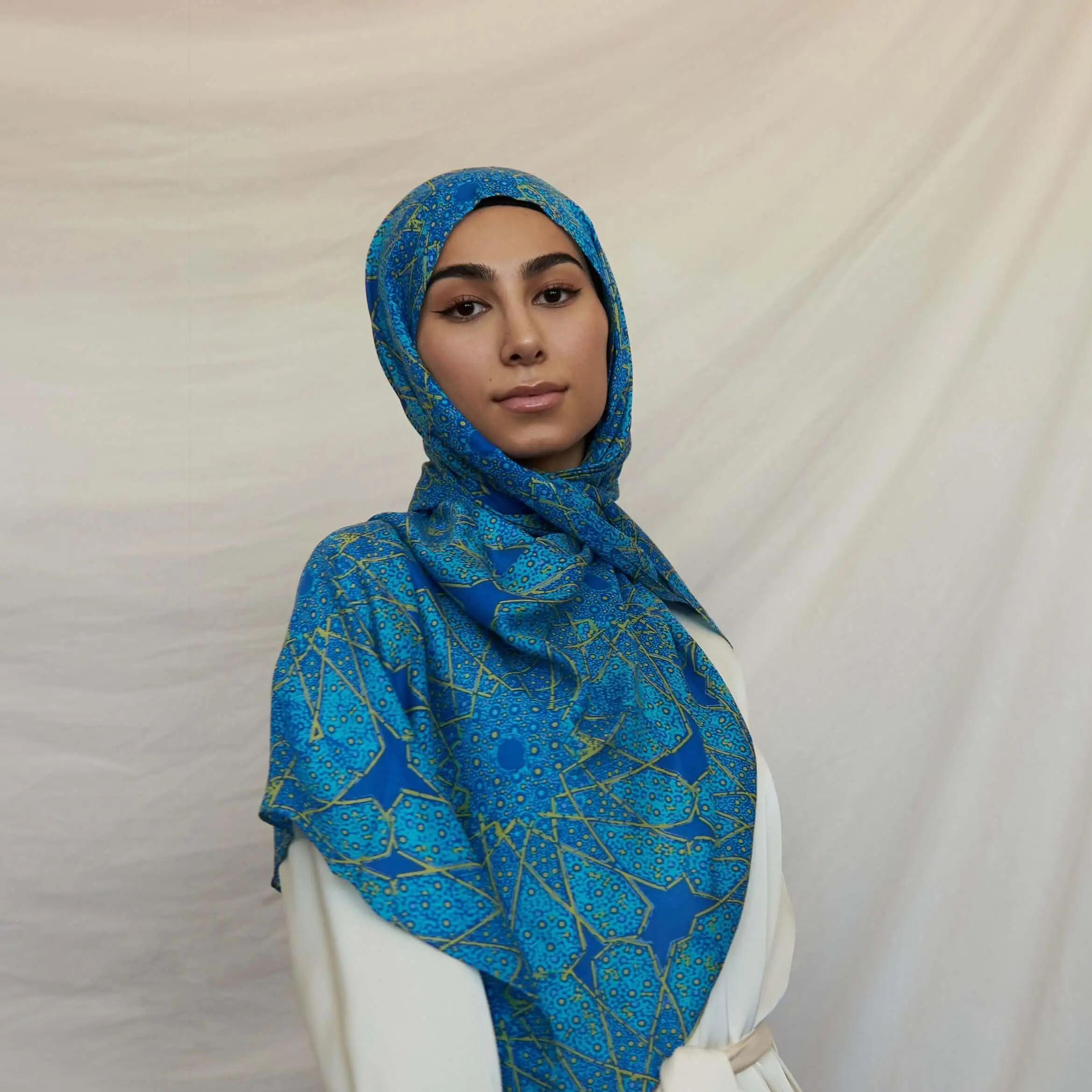 Qiuyan Neutral Beige Stripes Emerald Ruby Long Size Breathable Modal Hijab for Muslim Women Four Seasons Modern Design