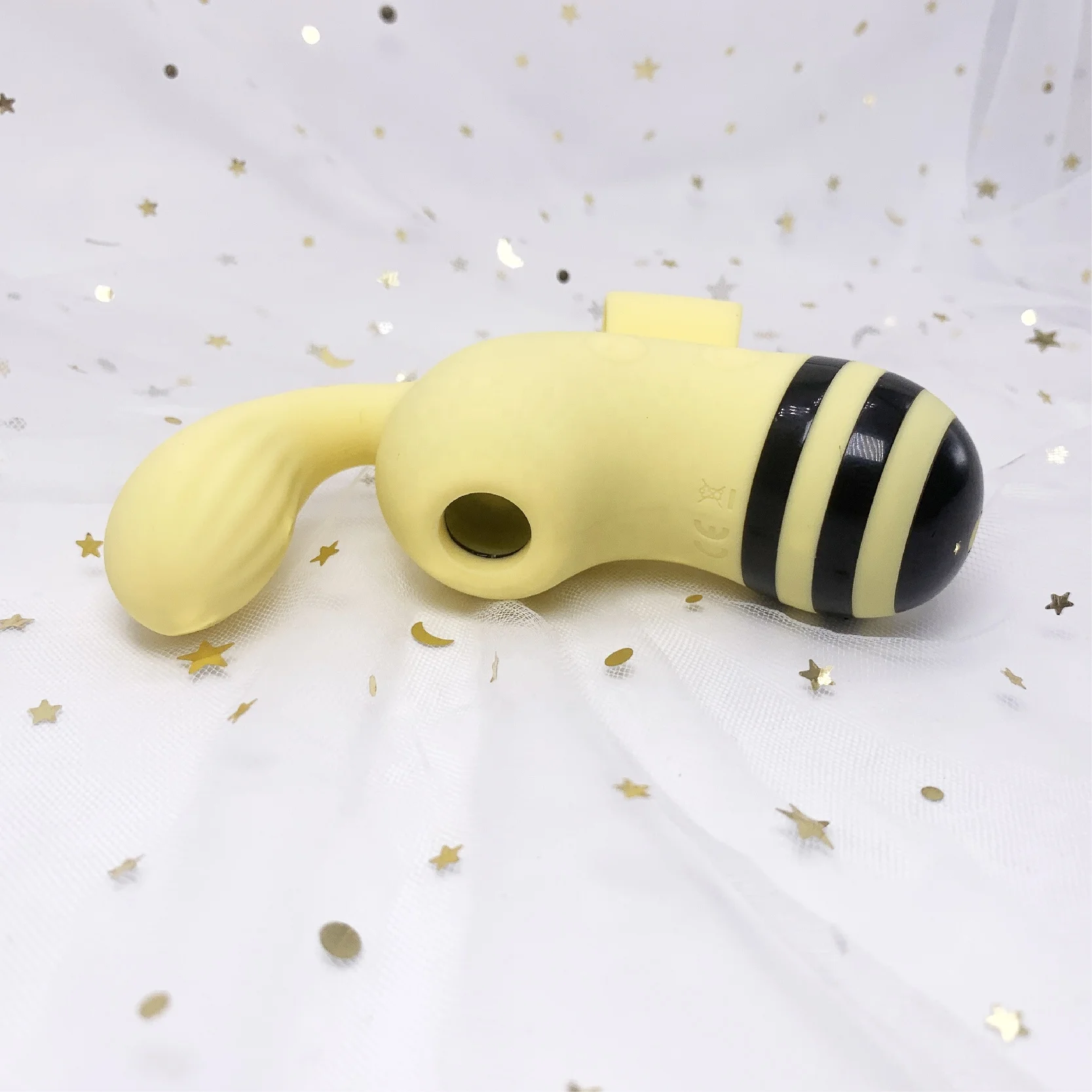 Finger bee suction toy