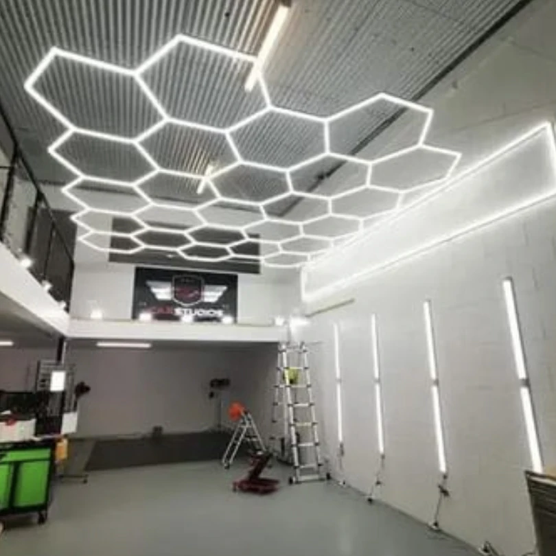 Plafonnier LED Hexagonal pour Salon de Coiffure - Test et Avis Plafonnier LED Hexagonal pour Salon de Coiffure - Test et Avis