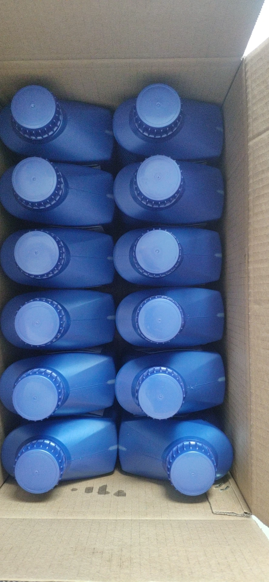 Liquido refrigerante antigelo blu e rosso a base di glicole etilenico per  radiatori auto