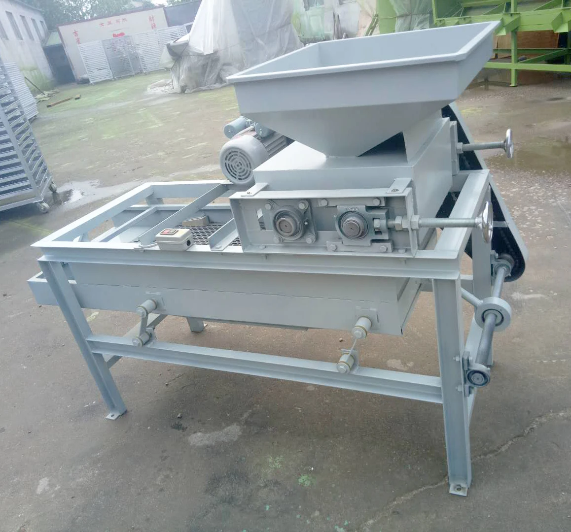 Hazelnuts Almond Nut Cracker Shelling Cracking Machine Cracker Small Size Automatic