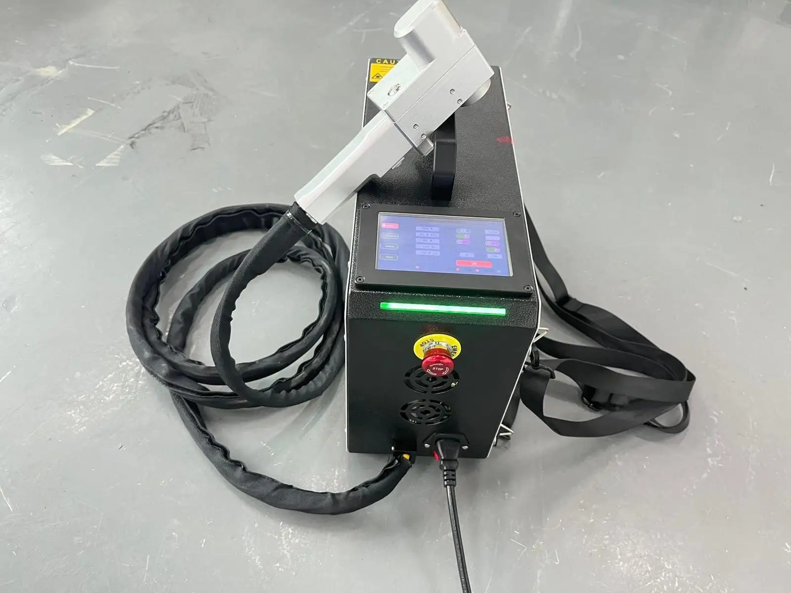 Portable Fiber Laser Cleaning Machine Backpack Design for Rust Paint Oil Removal Air Cooling-Good Price Stainless Steel UPVC PVC