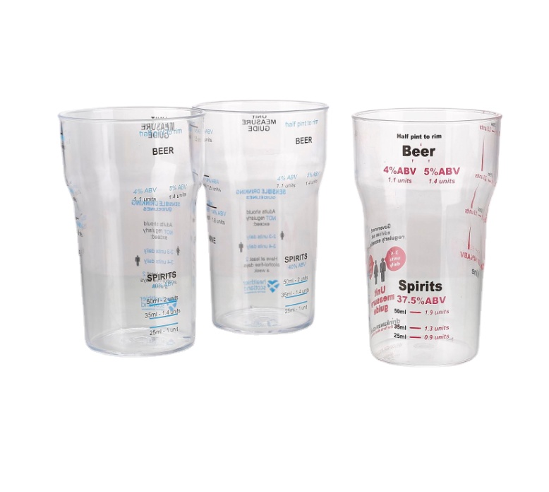 Прозрачная пластиковая чашка для пивного сока
