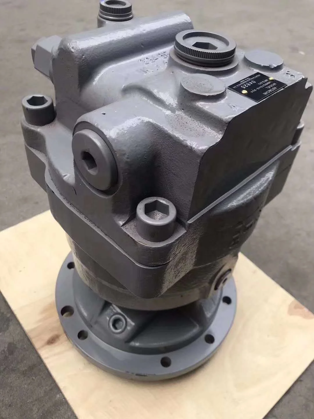 Excavator ZX130 Swing Motor HMS072 - Reliable Performance