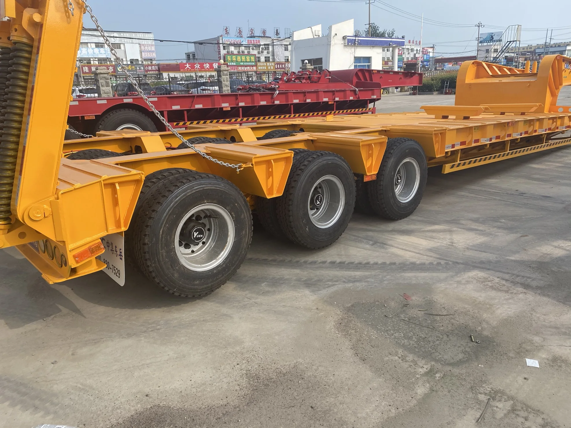 CIMC 3 AXLES AIR SUSPENSION FLATBED TRAILERS WITH ABS Low Bed Excavator Trailer Tow Truck Wrecker Tri Axle Flatbed Trailer