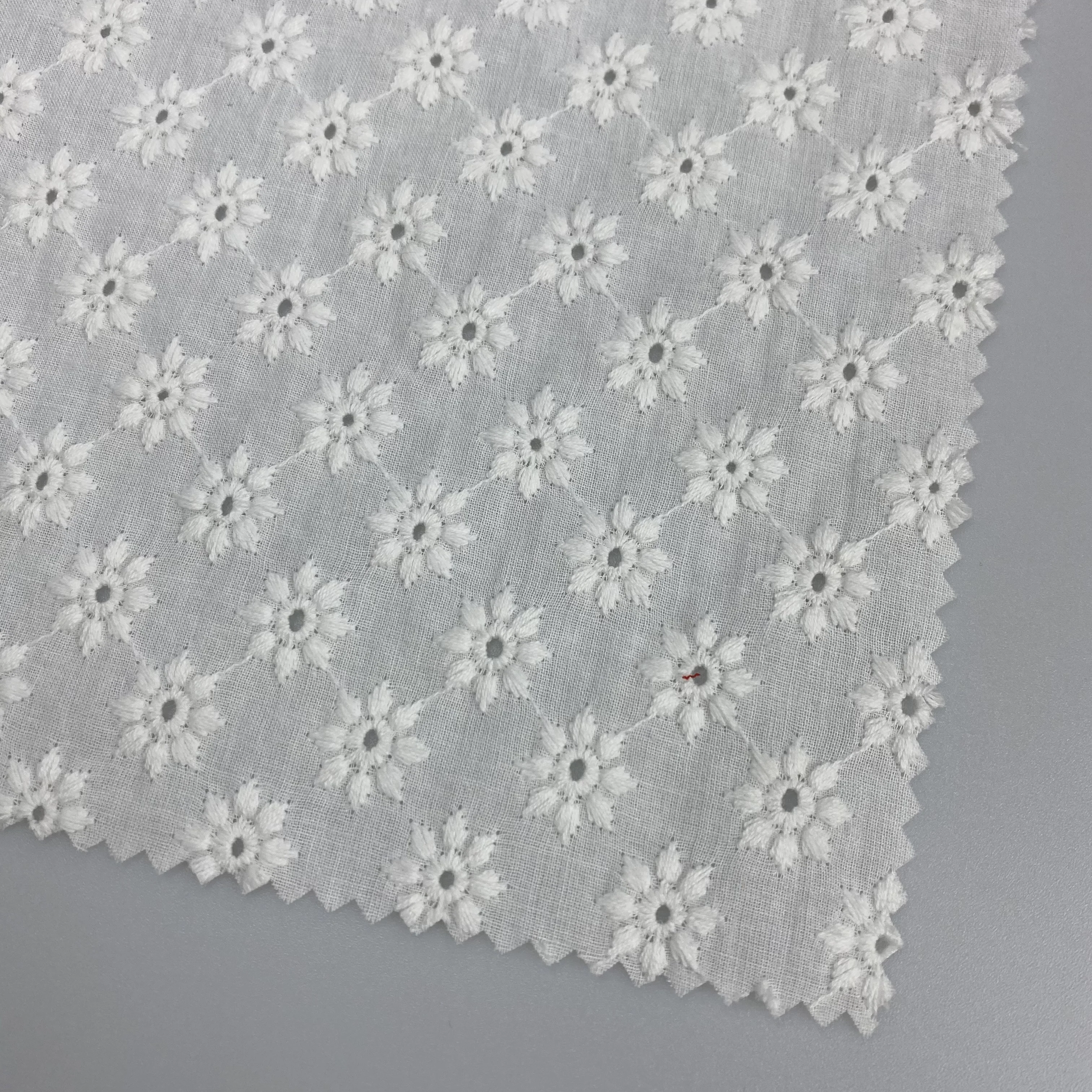 
 Высокое качество 100% хлопок белый ушко хлопковая вуаль с вышивкой ткань для платья  