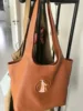 Borsa media con motivo a grana di litchi - marrone ambra