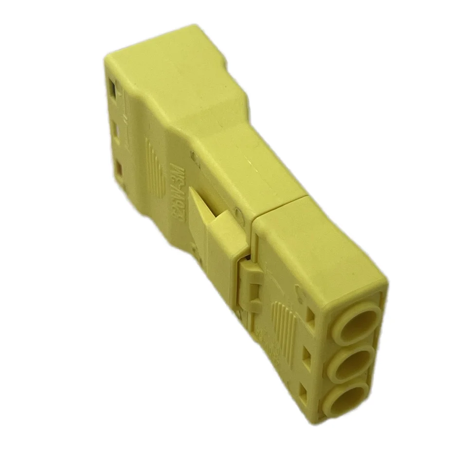Yellow  3 to 8 Wire Luminaire Disconnect Connector 3 Pole Pluggable Connectors for Seamless Electrical Installations