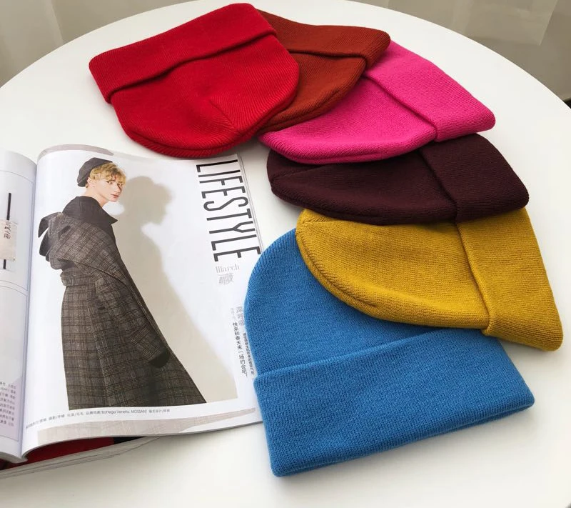 
Оптовая продажа, различные цвета, вязаная шапочка с ярлыком на заказ 