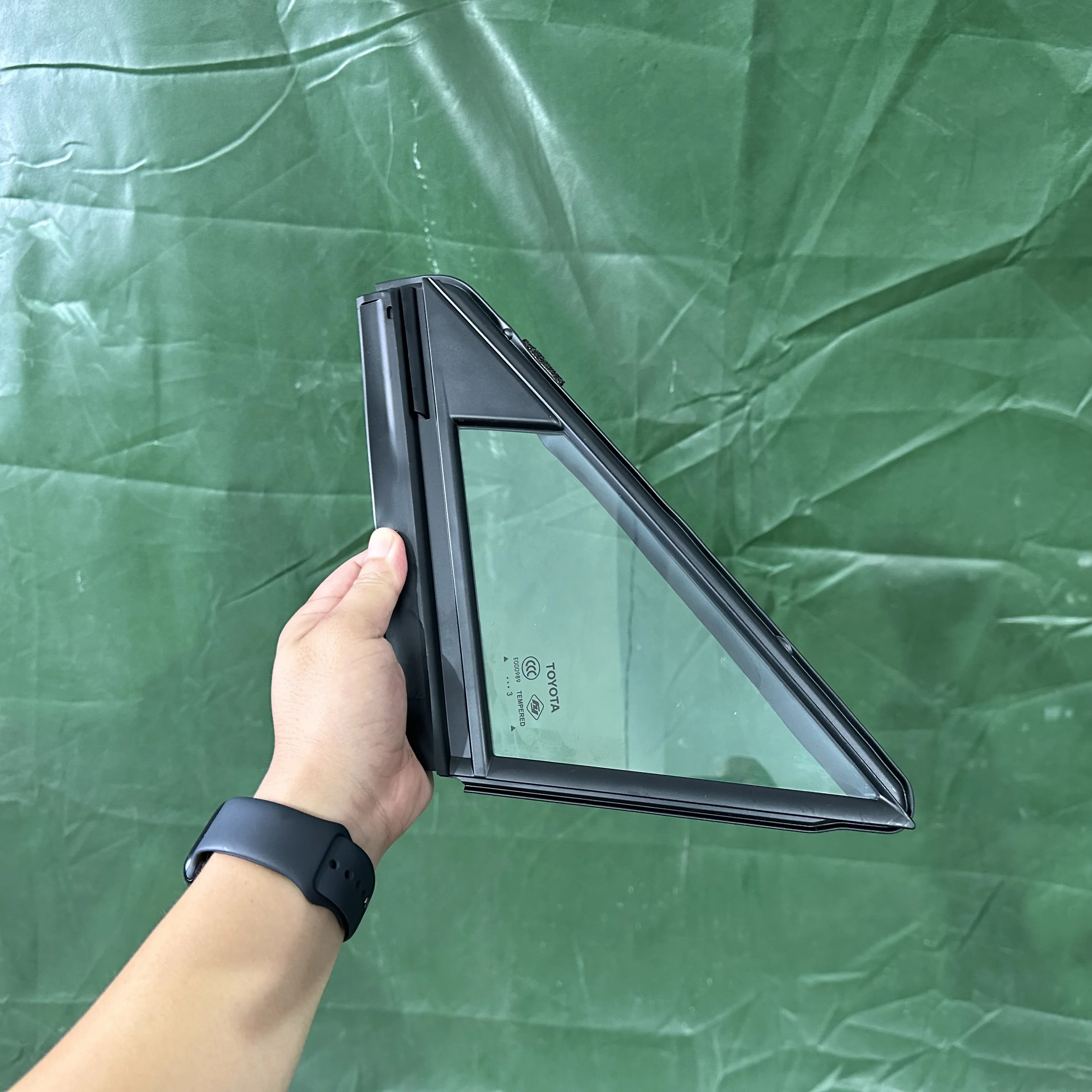 トヨタ純正 ハリアー フロントドアガラスLH 68126-48030