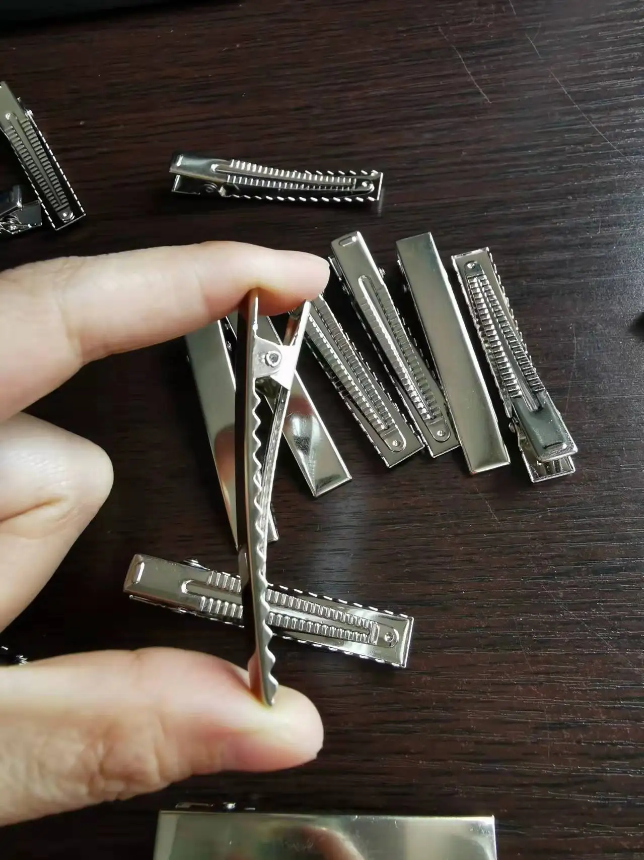 Оптовая продажа плоские металлические Пружинные зажимы для волос 60