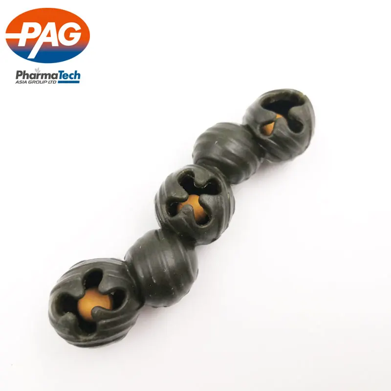 Функциональная здоровая собака жевать кость с животным мягкими жевательными витаминами минералами