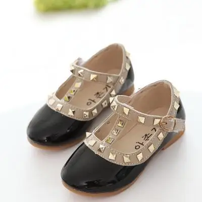 Летние детские модные туфли принцессы Корейская обувь из искусственной кожи с заклепками для девочек красные танцевальные