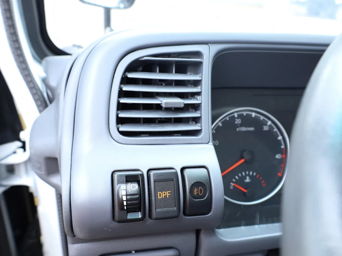Euro 5 Wide Cab Elf 4 Ton Isuzu Trucks Engine 4KH1 Manuel Transmission diesel Cargo Tucks for Sale
