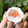 Géode d'agate blanche de goéthite orange