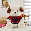 Cachorro de suéter rojo