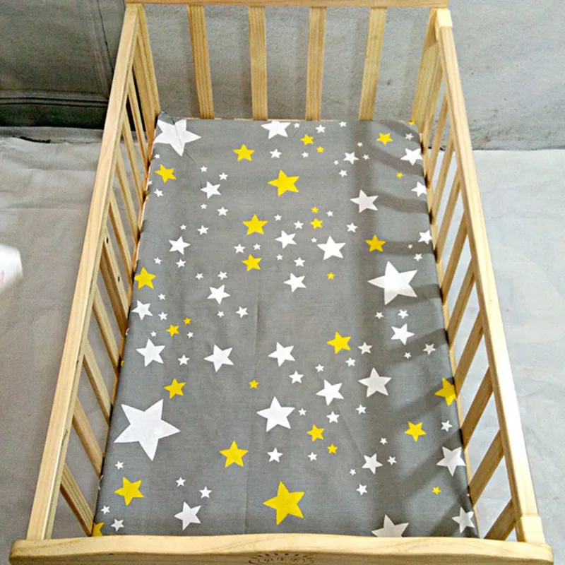 Непромокаемый детский стеганый матрас с белым принтом