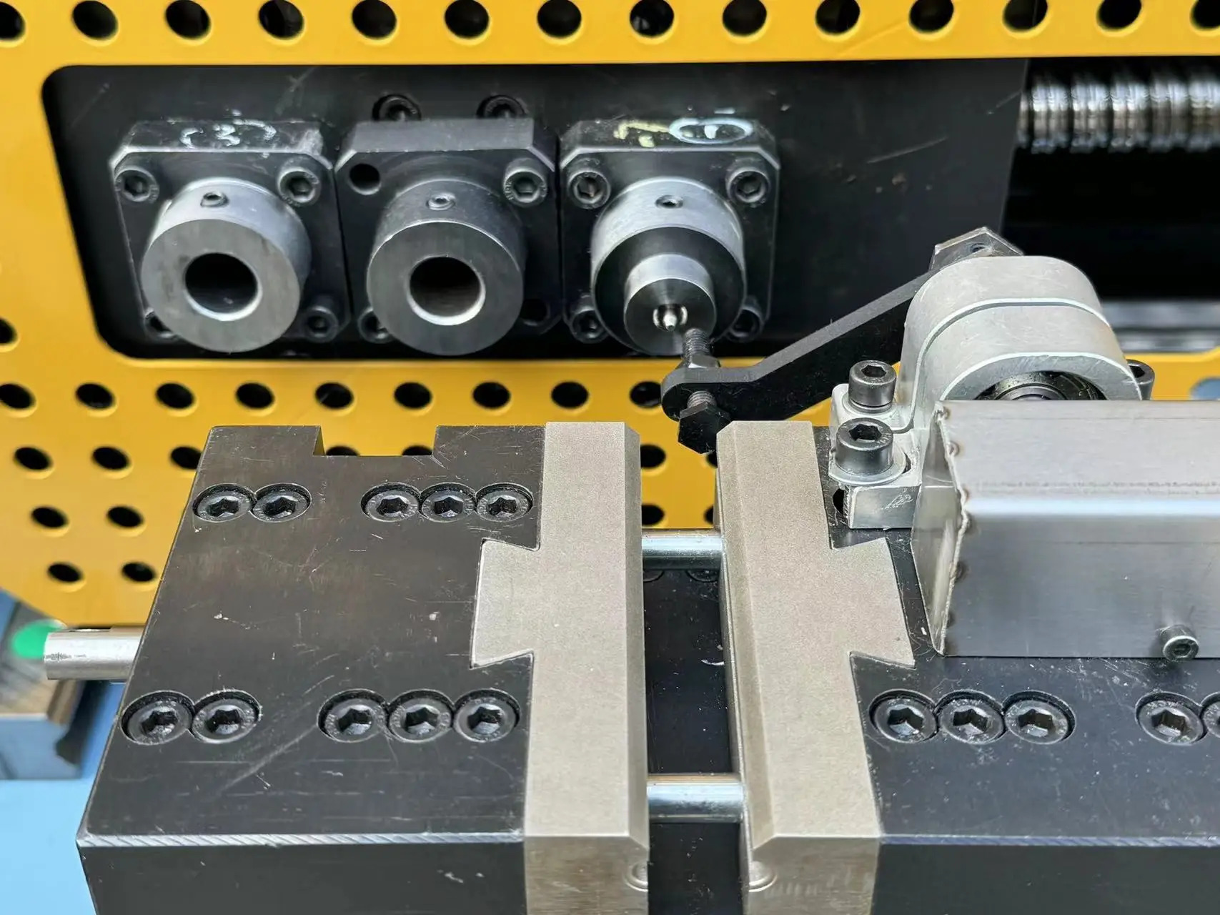 BOBO Machine heat exchanger hydraulic copper aluminum steel pipe tube shown in a detail photo for this news article