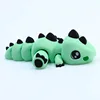 Estegosaurio pequeño de 10 cm, color crema verdoso.