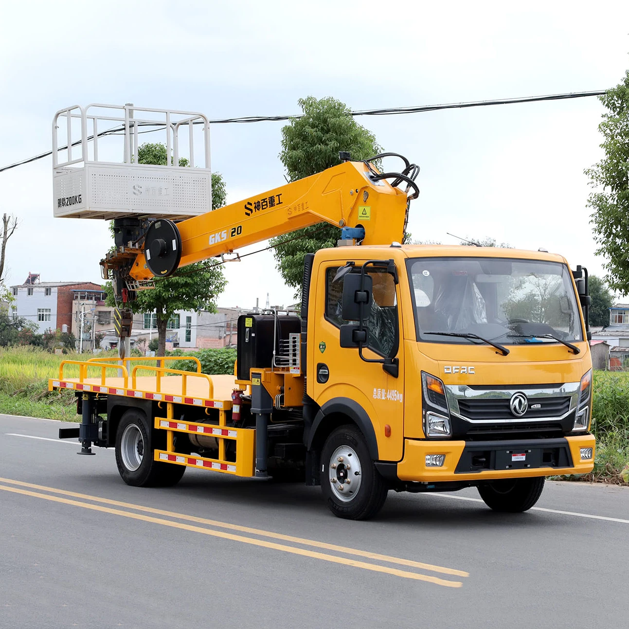 Dongfeng 4X2 Wrecker Towing Truck 8ton Telescopic Boom Crane Insulated Arm Aerial Work Truck