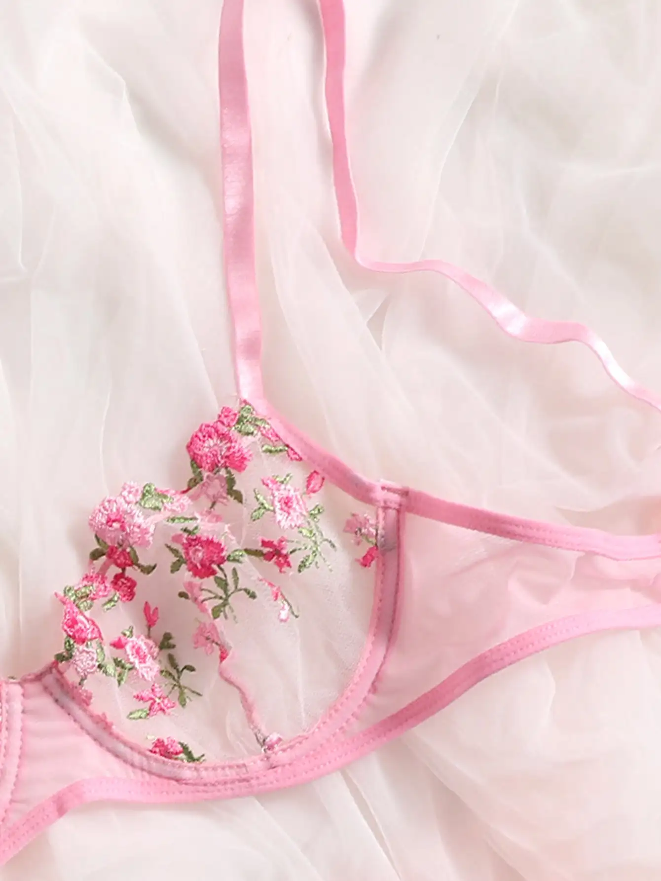 Biancheria intima sexy calda del reggiseno di T-back dell'imbracatura delle mutandine della cinghia del ricamo di rosa del fiore all'ingrosso della donna calda_voghion.com