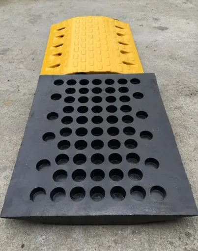 Wholesale Custom Traffic Yellow Rubber Speed Bumps 500X400X55MM for Road Safety-for High Traffic Areas manufacture