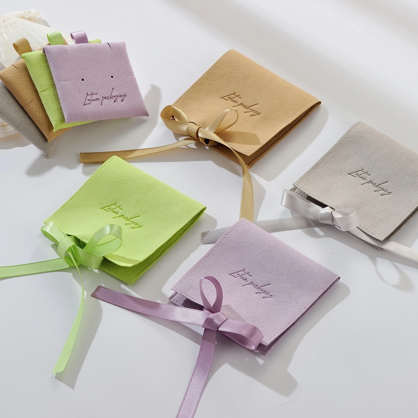 Custom Logo One Stop Pouch Insert Polishing Cloth Foldable Jewelry Box Packaging Jewelry Magnetic Cardboard Flip Gift Boxes