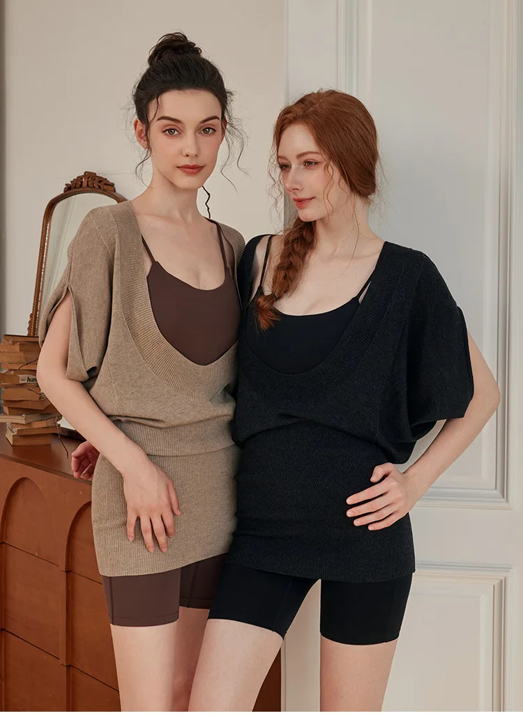 New Relaxed-fit Yoga Blouse for Fitness, Outdoor Workouts, and Gym Running Strength Training. — detail