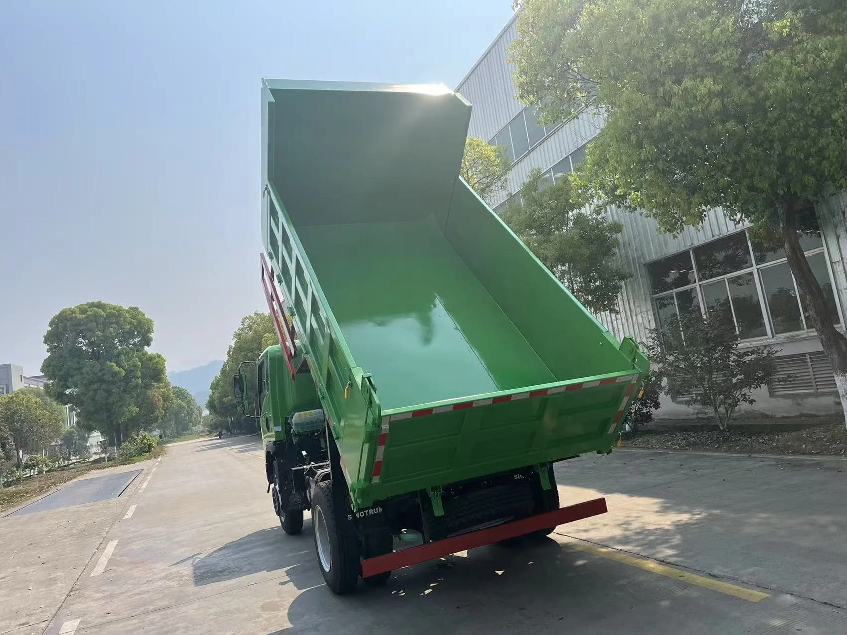 Sinotruk HOMAN H3 4x2 dump chassis