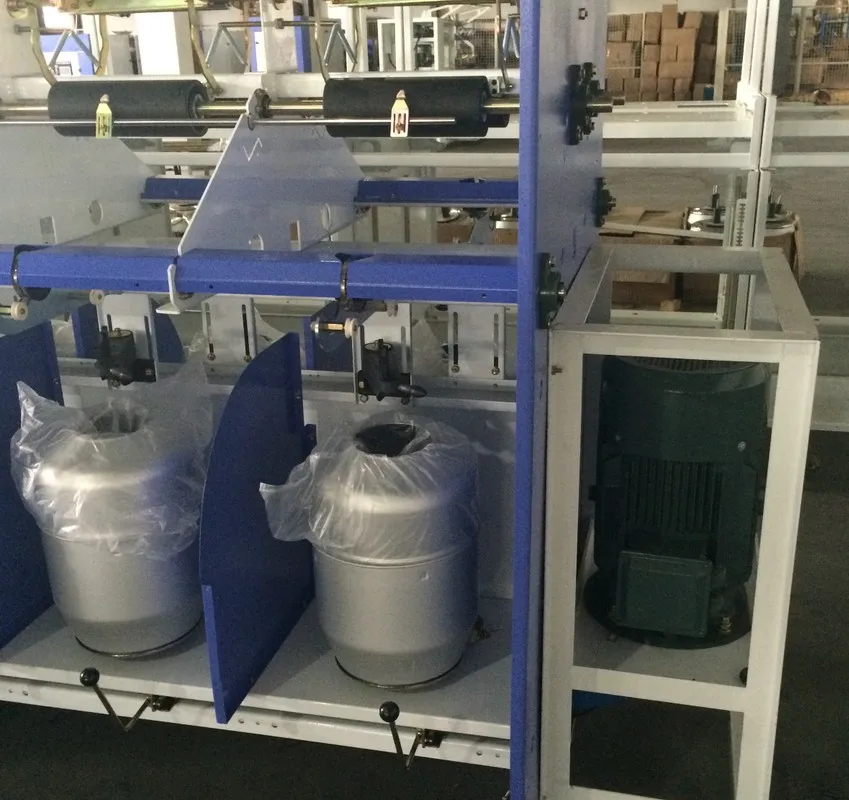 Два для одного устройства для скручивания нити