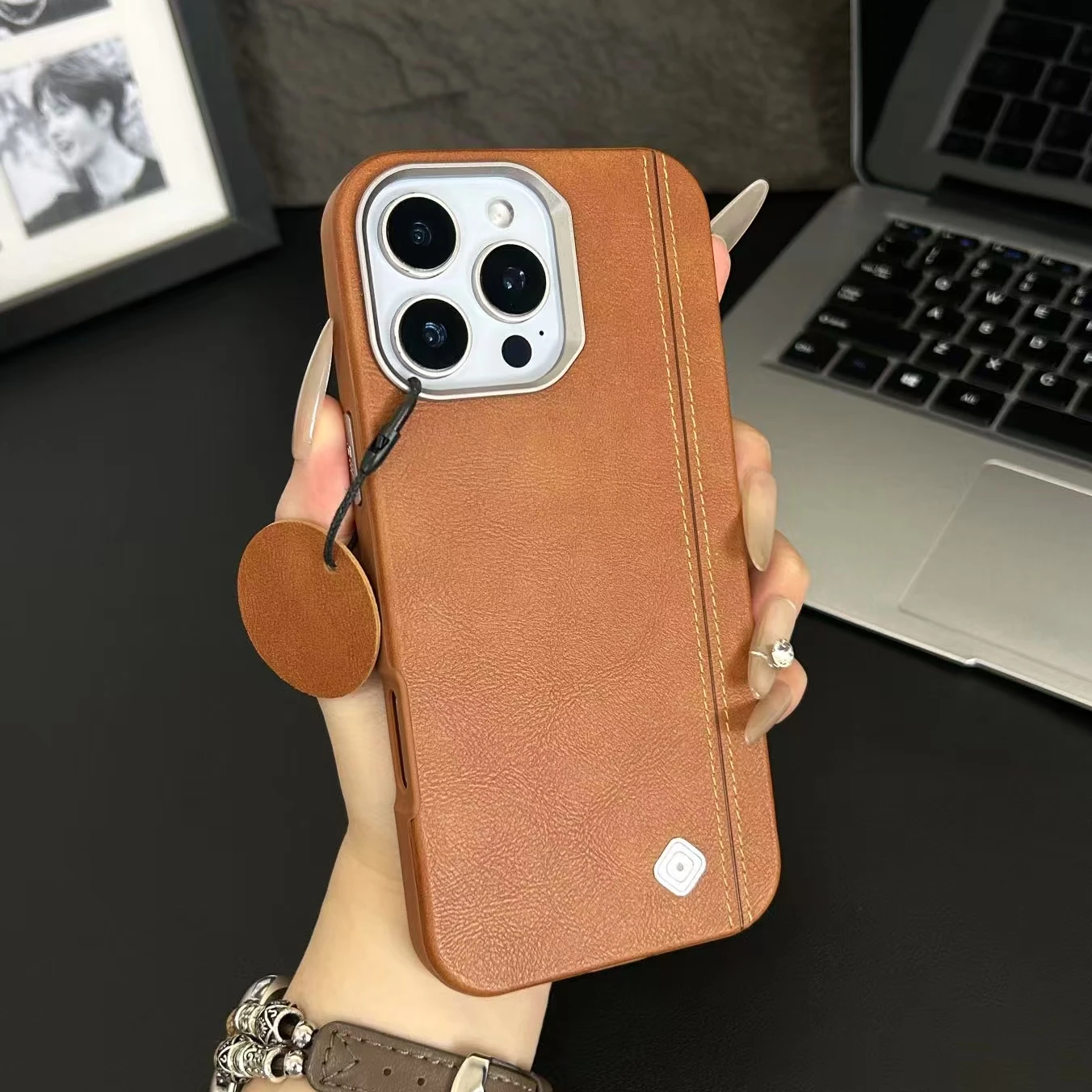 Factory Direct Wholesale Luxury Business Mobile Phone Cases Magnetic Wireless Charging Case for iPhone 17 16 15 14 13 Pro Max