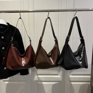 2026 New Fashion Large Capacity Women's Tote Bag, Cute Pendant Texture Design Shoulder Bag for Work Commuting & Daily Use