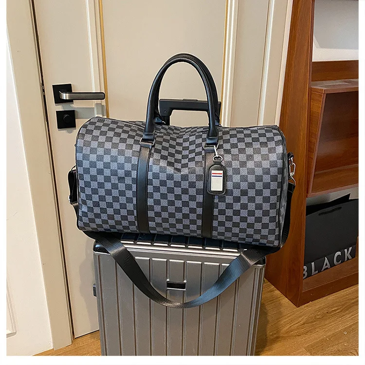 Wholesale Custom Designer Waterproof PU Luggage Luxury Sport Travel Gym Duffle Bag with Zipper Closure Trending Big Bag